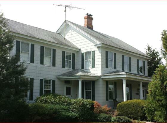 Peaches and Dreams Bed and Breakfast allows check-in for 18 year-old guests