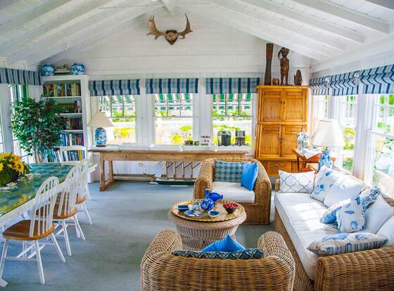 Harbor Knoll Bed & Breakfast allows check-in for 18 year-old guests