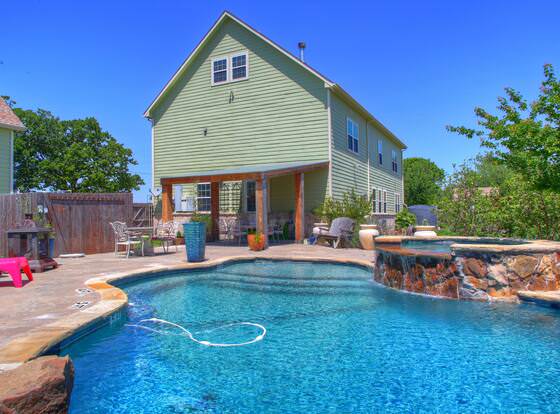 The Big Green House Bed & Breakfast allows check-in for 18 year-old guests