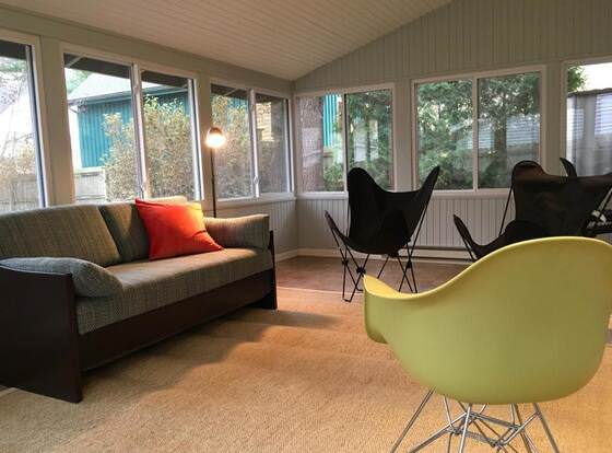 Ellis Street Getaway allows check-in for 18 year-old guests