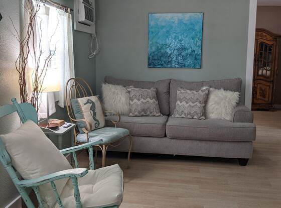 Come Friday Cottages on the Bay allows check-in for 18 year-old guests