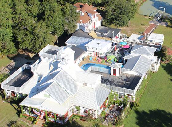 Book Nook Inn allows check-in for 18 year-old guests