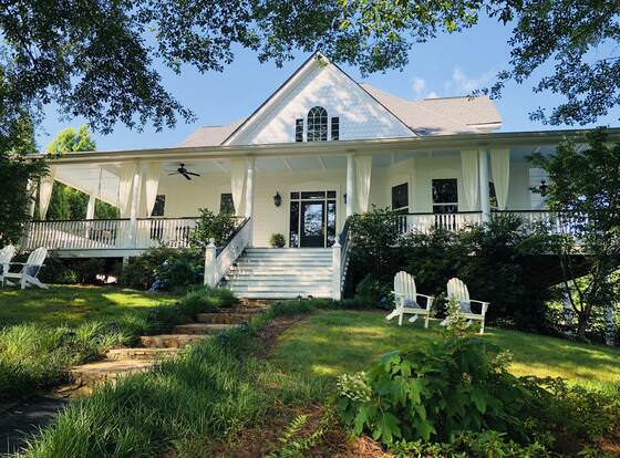 AVA House Bed & Breakfast allows check-in for 18 year-old guests