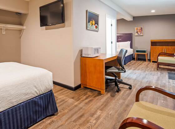 Motel 6 Ridgecrest, CA - China Lake allows check-in for 18 year-old guests