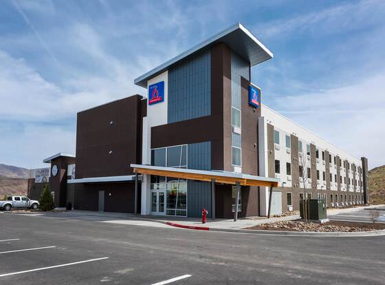 Studio 6 Mccarran, NV - Sparks - Tahoe - Reno Industrial Center allows check-in for 18 year-old guests