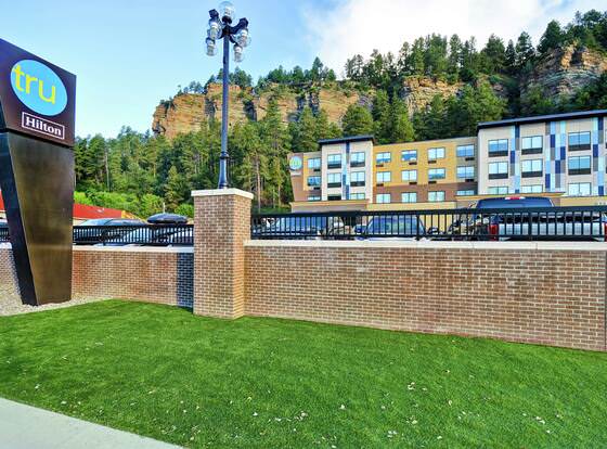 Tru by Hilton Deadwood, SD allows check-in for 18 year-old guests