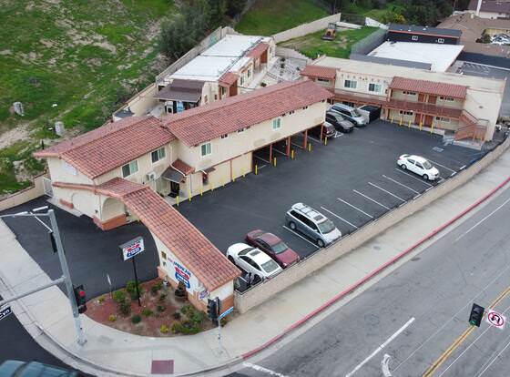 New American Inn and Suites allows check-in for 18 year-old guests