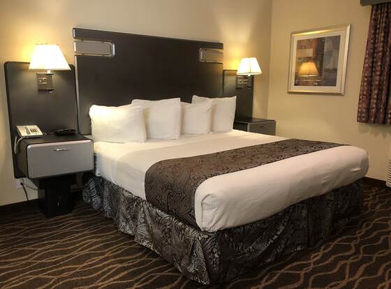 Casa Royal Inn allows check-in for 18 year-old guests