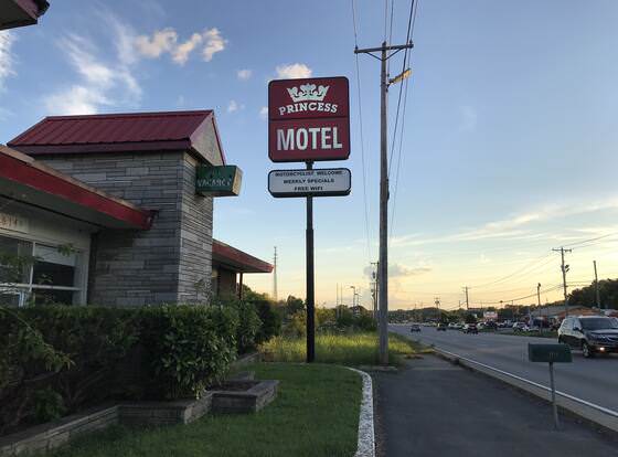 Princess Motel Maryville allows check-in for 18 year-old guests