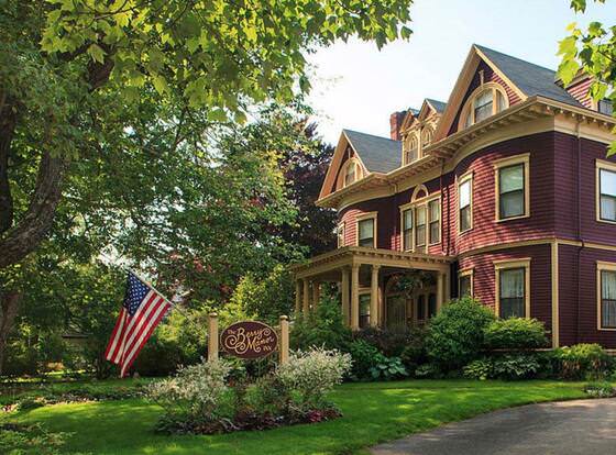 Berry Manor Inn allows check-in for 18 year-old guests