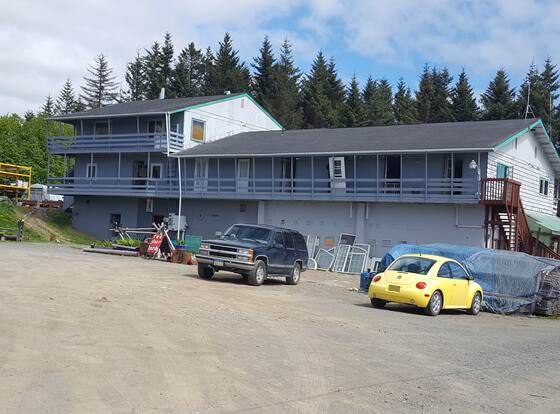 Red Door Lodge allows check-in for 18 year-old guests