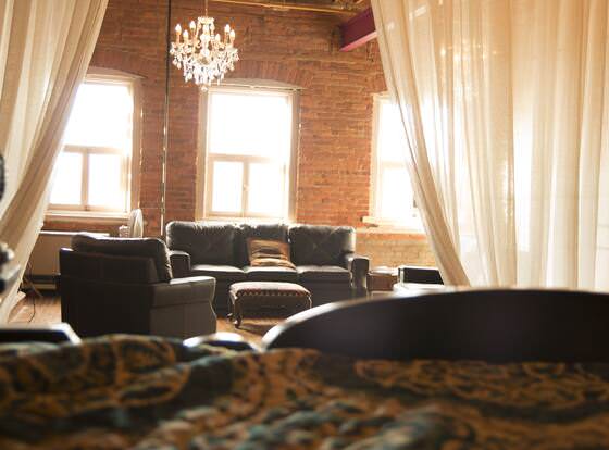 The Botticelli Club - Classic allows check-in for 18 year-old guests