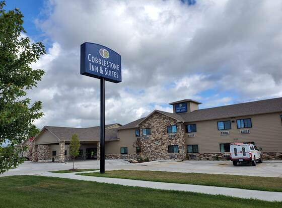 Cobblestone Inn & Suites - Boone allows check-in for 18 year-old guests