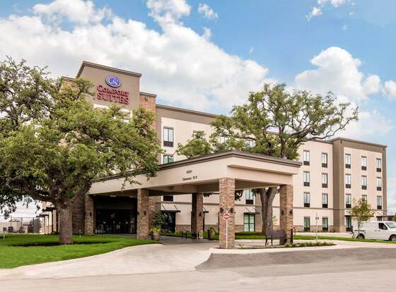 Comfort Suites - South Austin allows check-in for 18 year-old guests