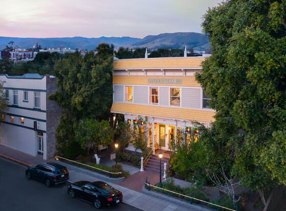 Garden Street Inn, A Kirkwood Collection Hotel allows check-in for 18 year-old guests
