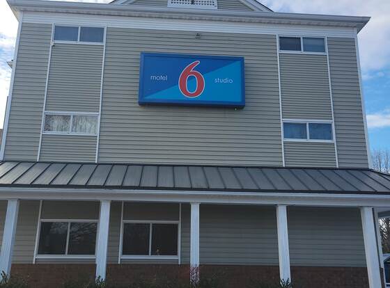 Studio 6 Greensboro, NC - I-40 allows check-in for 18 year-old guests