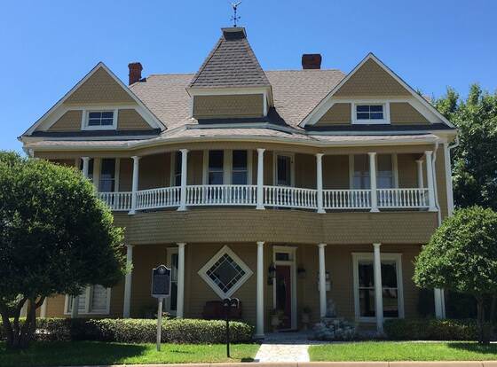 Captain's House On The Lake allows check-in for 18 year-old guests