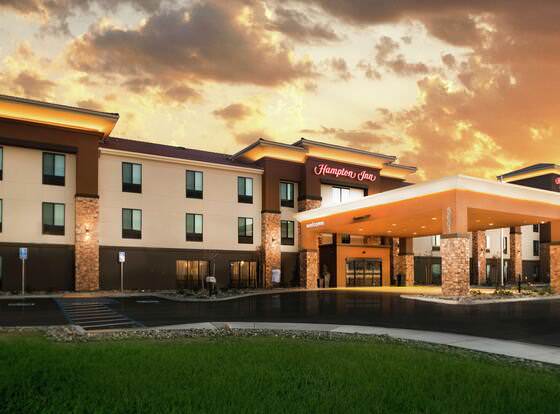 Hampton Inn Arvin Tejon Ranch allows check-in for 18 year-old guests