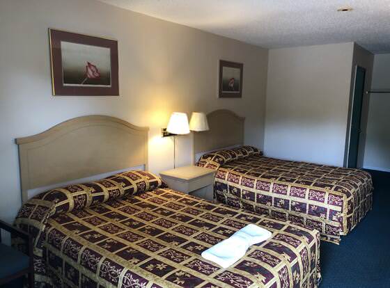 Red Maple Inn allows check-in for 18 year-old guests