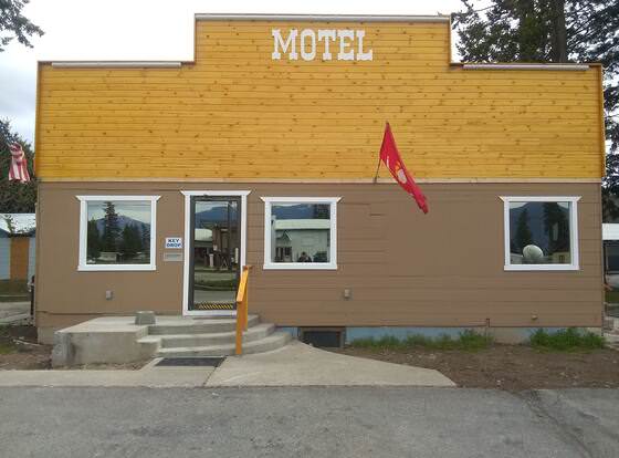 Kootenai Valley Motel allows check-in for 18 year-old guests