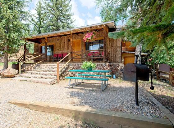 Private Mountain Casita Cabin allows check-in for 18 year-old guests