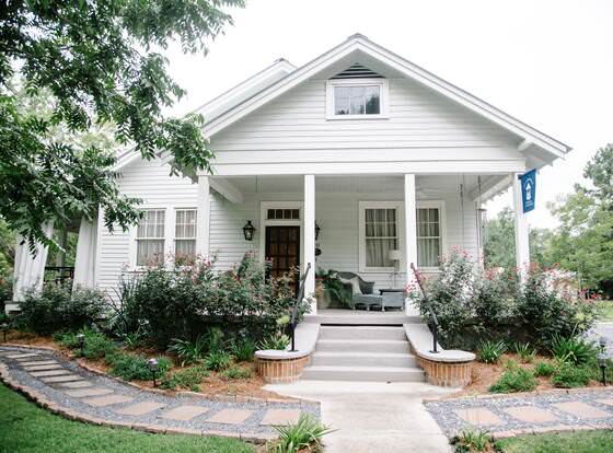 Blue Heron - Louisiana's B&B of the Year allows check-in for 18 year-old guests