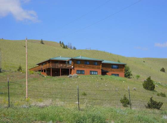 Fish Creek House Bed & Breakfast allows check-in for 18 year-old guests
