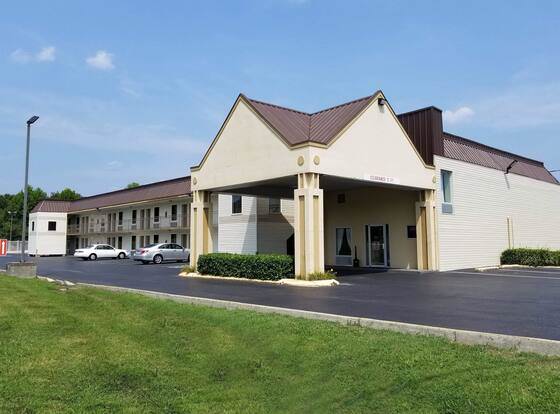 Americas Best Value Inn Manchester, TN allows check-in for 18 year-old guests