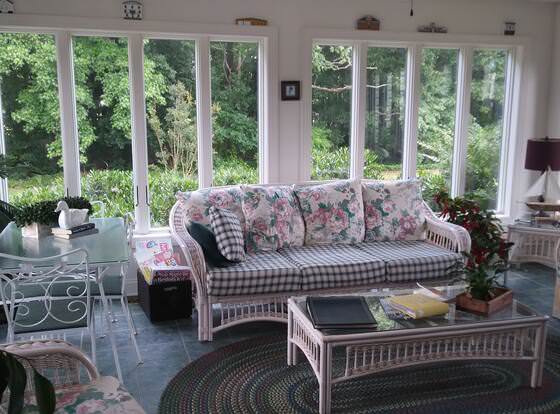 Marvel's on the Creek allows check-in for 18 year-old guests