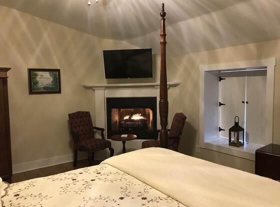 Canemount Plantation Inn allows check-in for 18 year-old guests