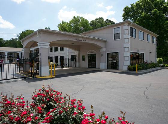 Memorylane Inn & Suites allows check-in for 18 year-old guests