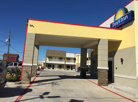 Days Inn by Wyndham Freeport allows check-in for 18 year-old guests