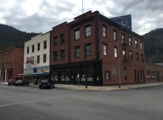 Historic Jameson allows check-in for 18 year-old guests