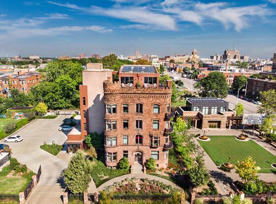 El Moore Detroit allows check-in for 18 year-old guests