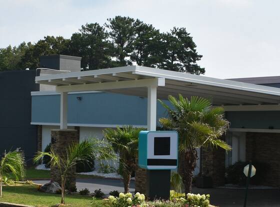 Bhagat Hotels Smyrna Cumberland Vinings allows check-in for 18 year-old guests