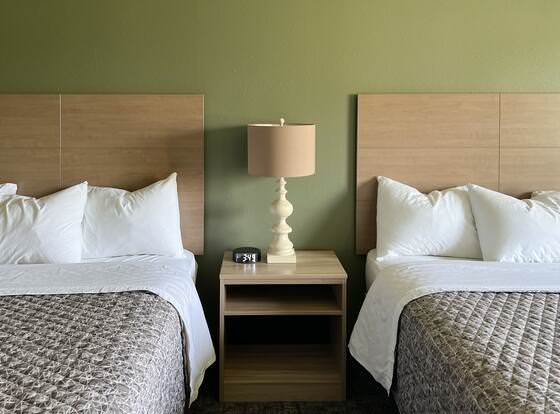 The Trail Inn - Atlanta, Illinois - Route 66, I-55 allows check-in for 18 year-old guests